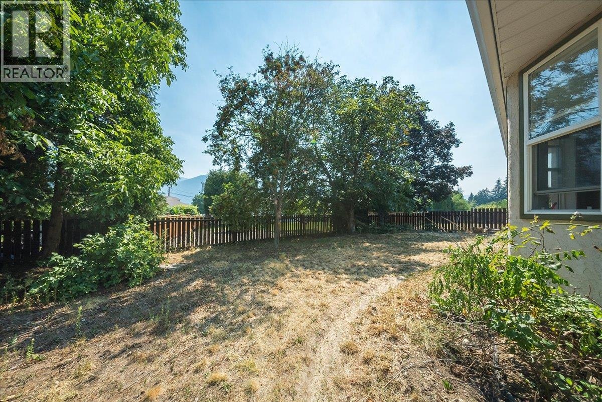 2507 Columbia Avenue, Castlegar, BC, V1N 2X4 - 40