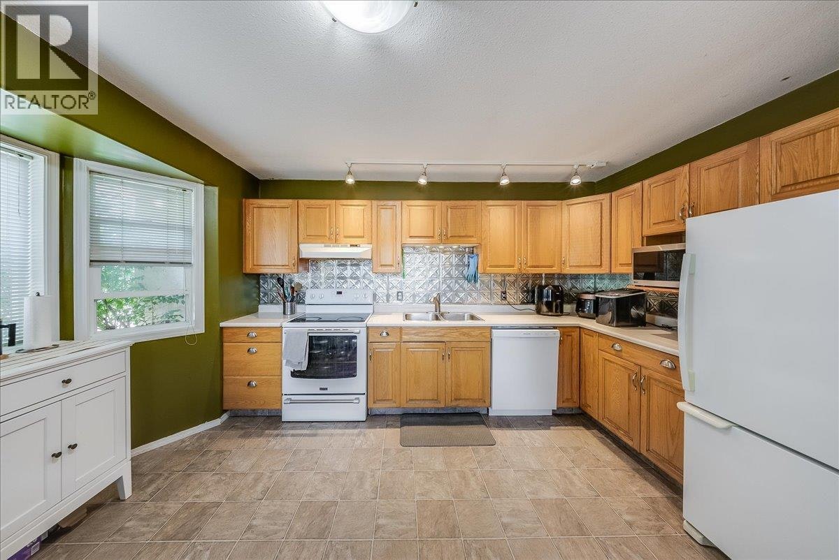 2507 Columbia Avenue, Castlegar, BC, V1N 2X4 - 15