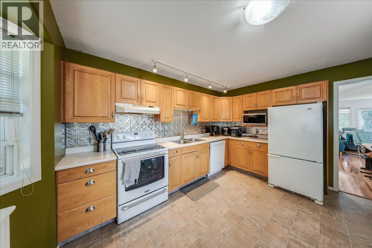 2507 Columbia Avenue, Castlegar, BC, V1N 2X4 - 16