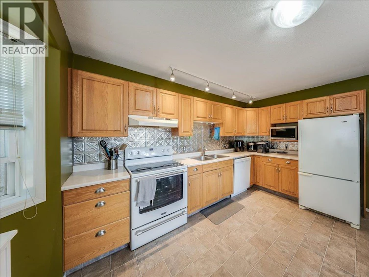 2507 Columbia Avenue, Castlegar, BC, V1N 2X4 - 16