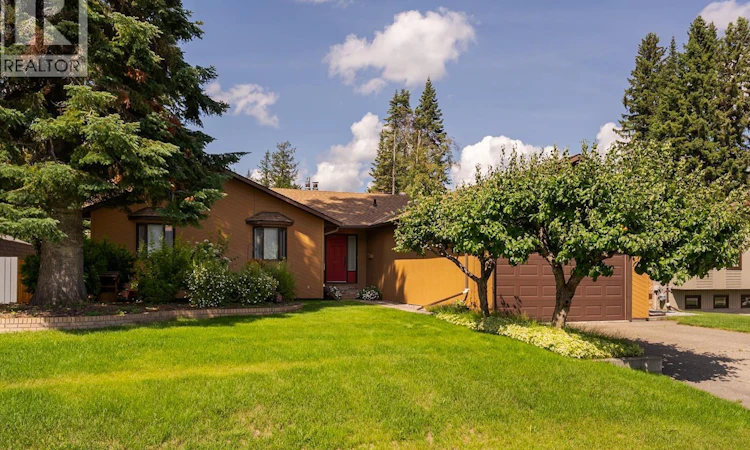 2715 Wildwood Crescent