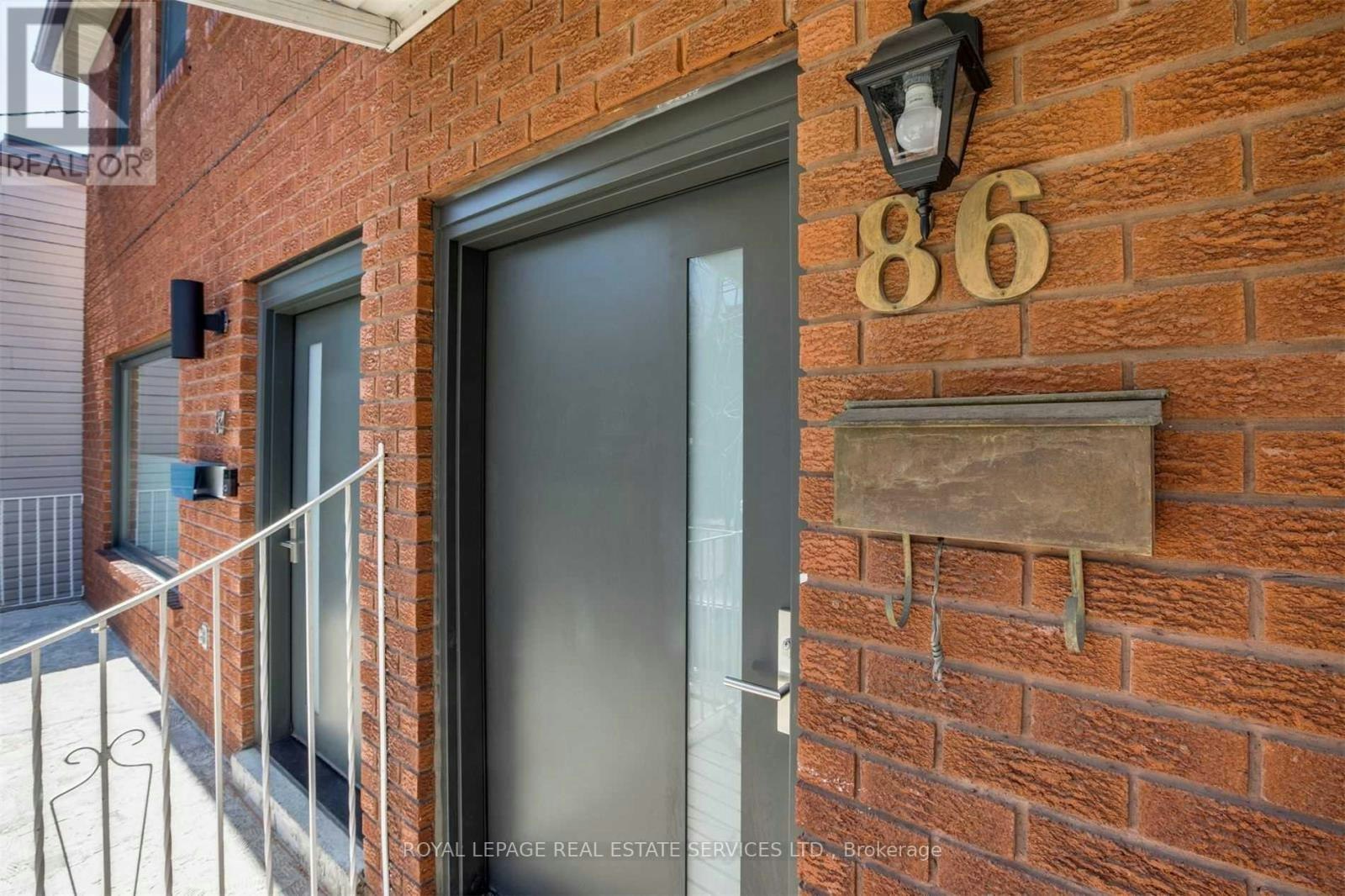 UPPER-86 Givins Street, Toronto, ON, M6J 2X8 - 3