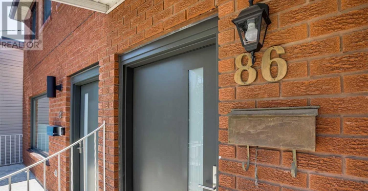 UPPER-86 Givins Street, Toronto, ON, M6J 2X8 - 3