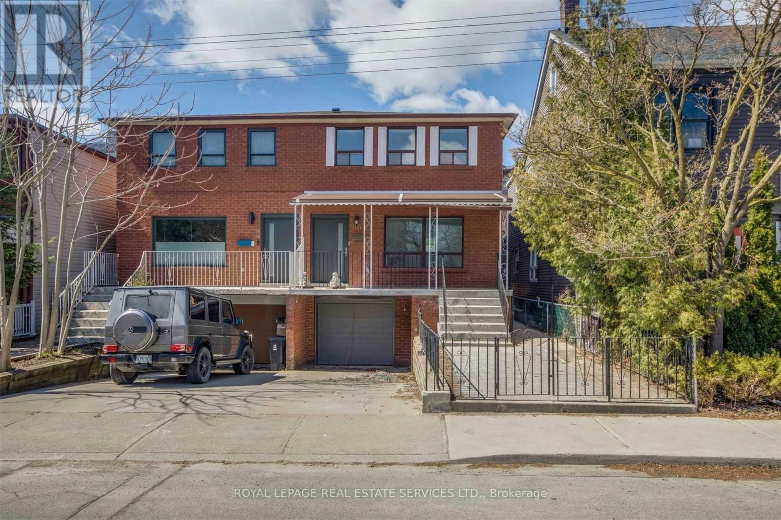 UPPER-86 Givins Street, Toronto, ON, M6J 2X8