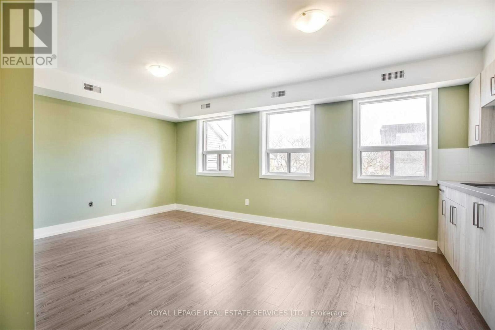UPPER-86 Givins Street, Toronto, ON, M6J 2X8 - 19