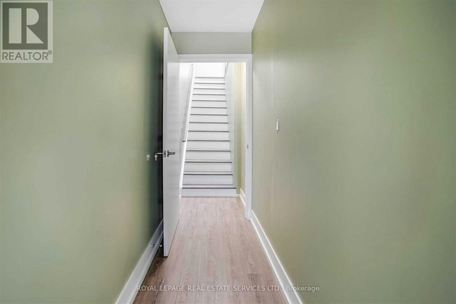 UPPER-86 Givins Street, Toronto, ON, M6J 2X8 - 4