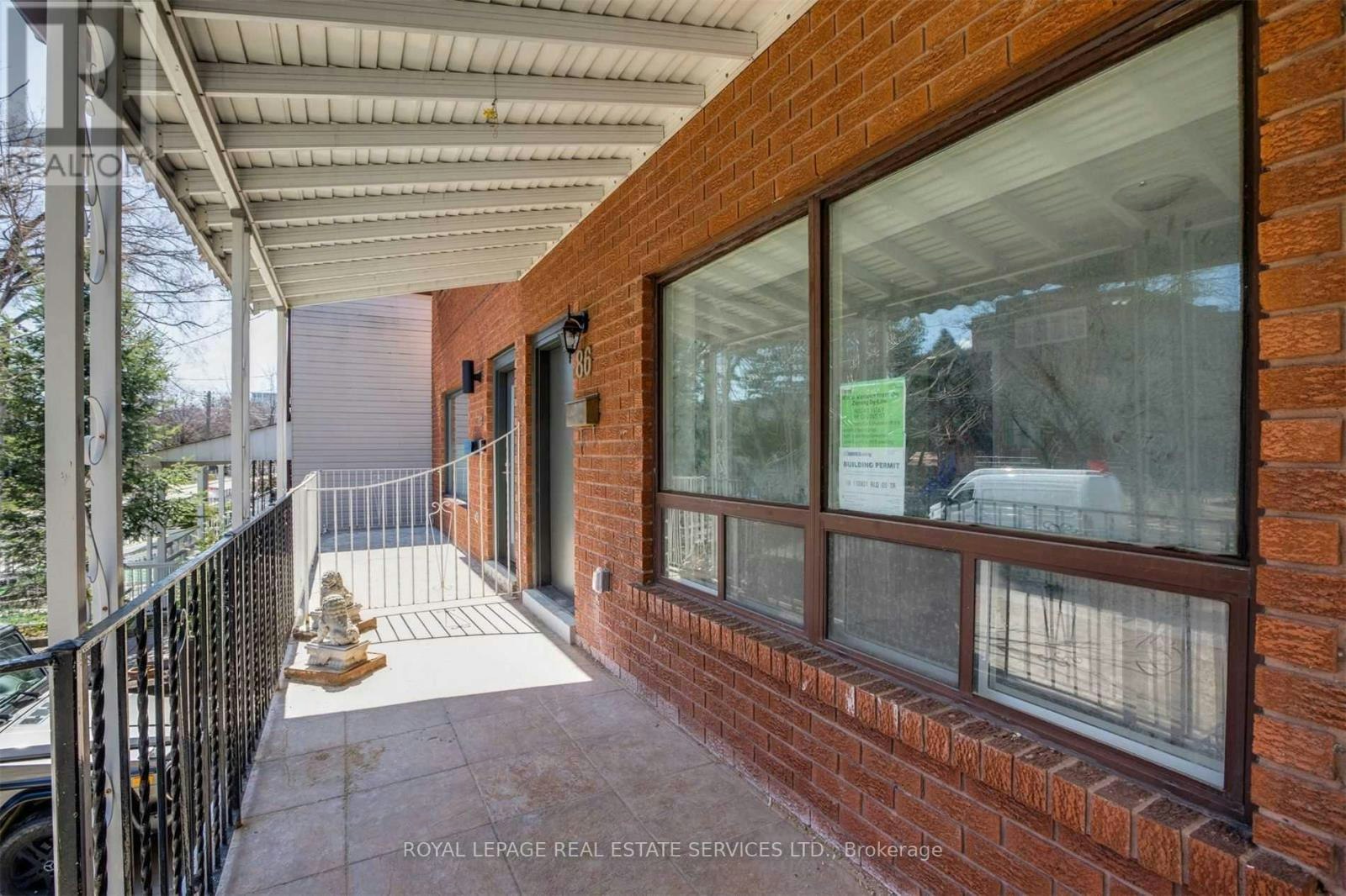 UPPER-86 Givins Street, Toronto, ON, M6J 2X8 - 2