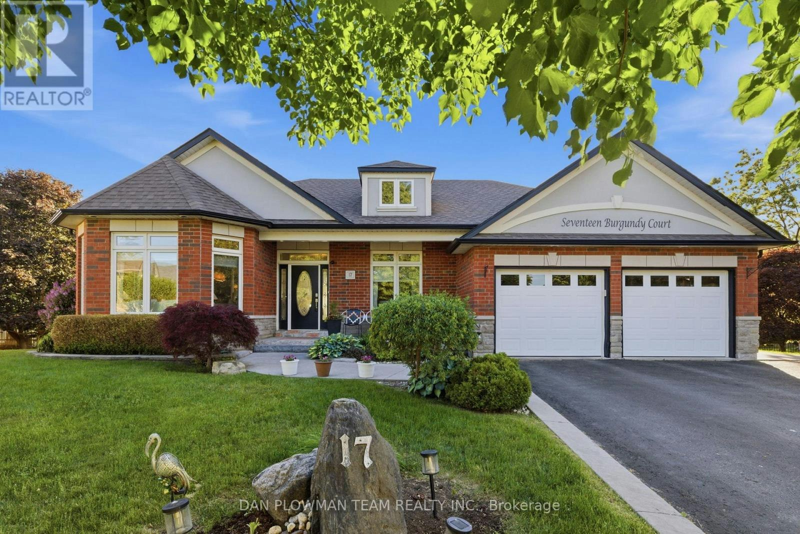 17 Burgundy Court, Whitby, ON, L1R 3H7