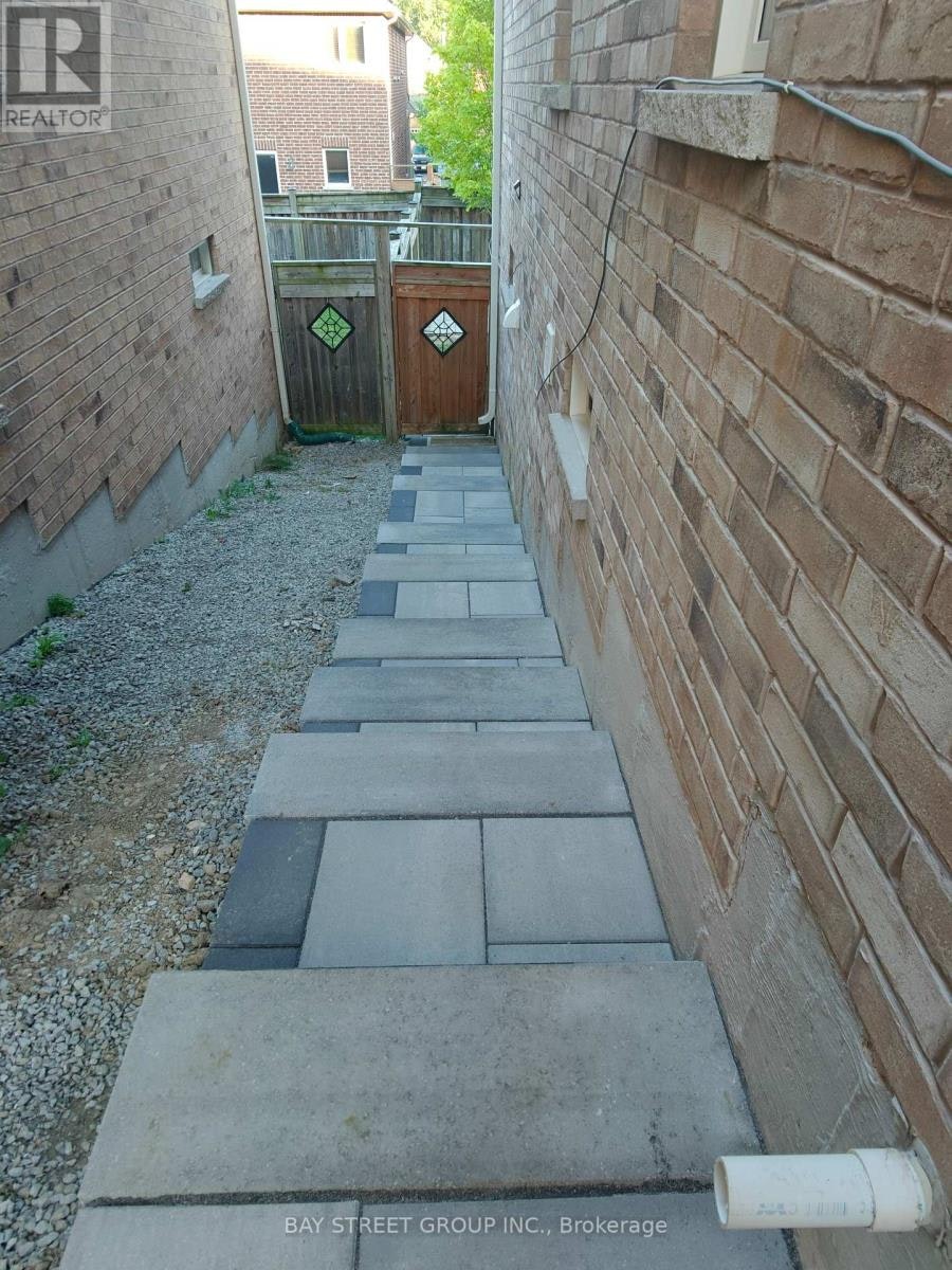 80 Bush Ridges Avenue, Richmond Hill, ON, L4E 0N6 - 4