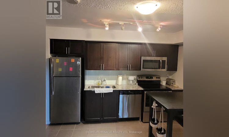 529-830 Lawrence Avenue W