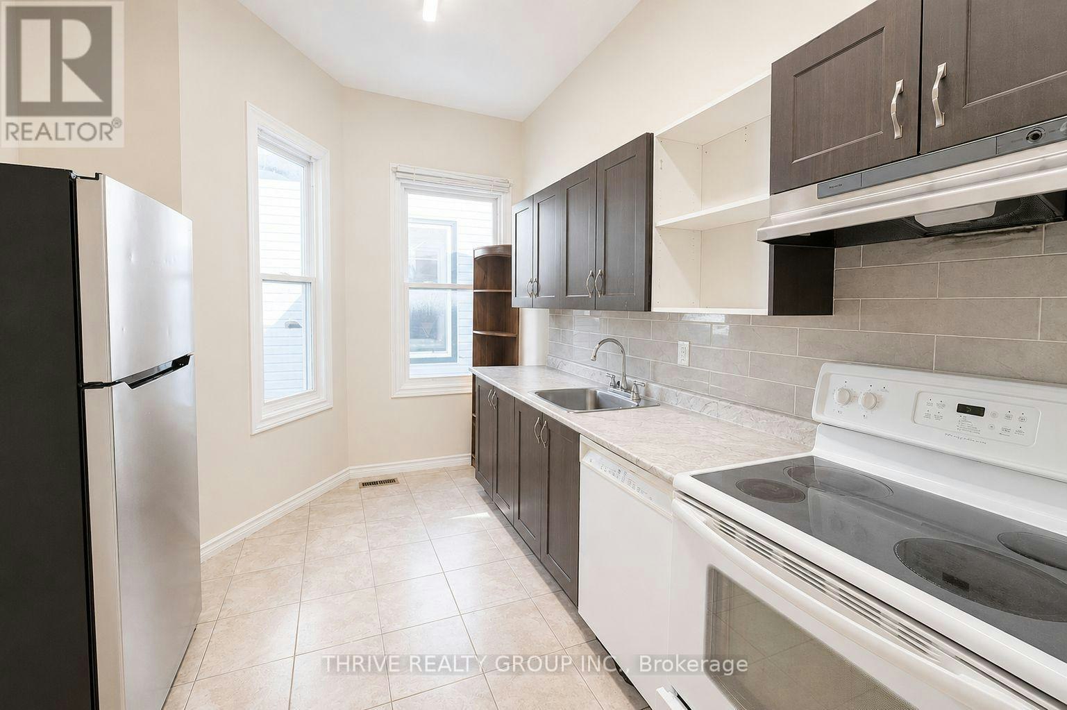 REAR-220 Hamilton Road, London, ON, N5Z 1R1 - 3