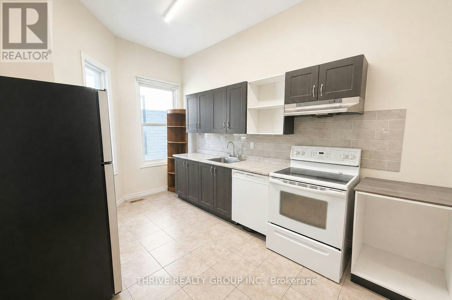 REAR-220 Hamilton Road, London, ON, N5Z 1R1 - 4