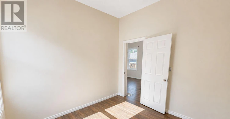 REAR-220 Hamilton Road, London, ON, N5Z 1R1 - 9