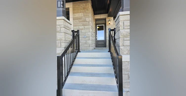 1869 Narcissus Gardens, Pickering, ON, L1X 2R2 - 4