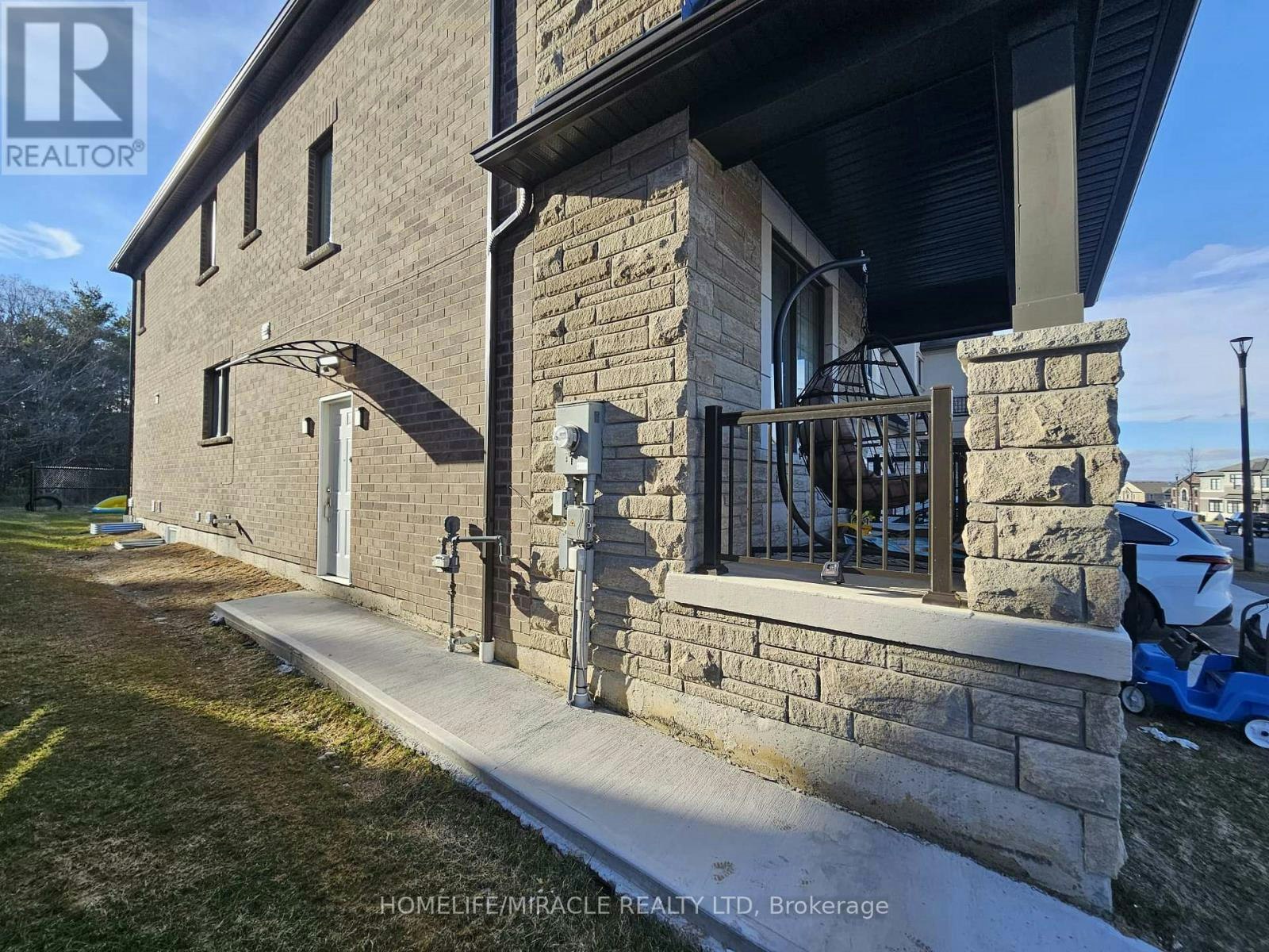 1869 Narcissus Gardens, Pickering, ON, L1X 2R2 - 5