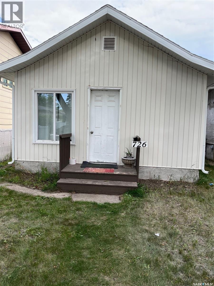 726 M Avenue S, Saskatoon, SK, S7M 2L4