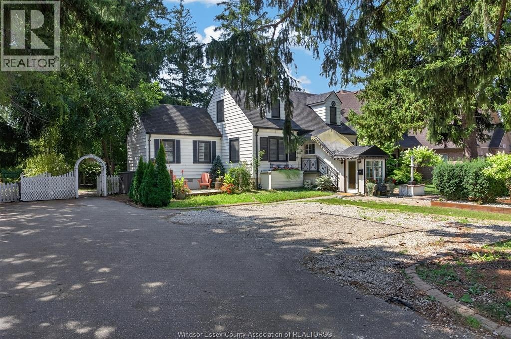 935 Bartlet, Windsor, ON, N9G 1V3