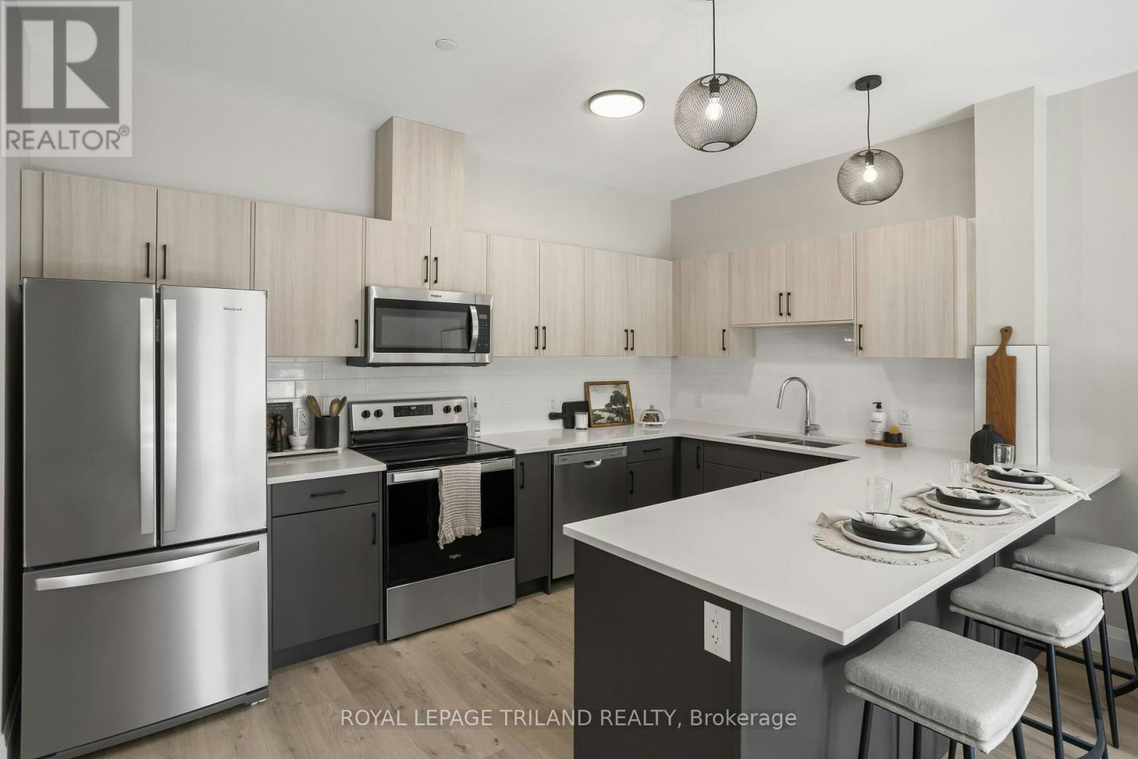 208-33318 Richmond Street, Lucan Biddulph, ON, N0M 2J0 - 5