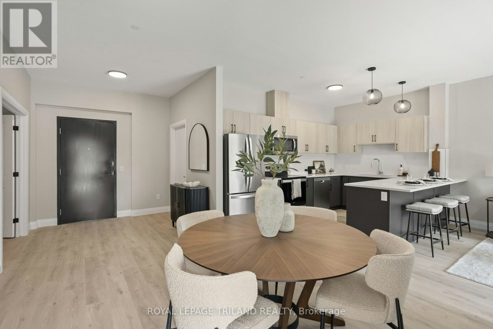 208-33318 Richmond Street, Lucan Biddulph, ON, N0M 2J0 - 3