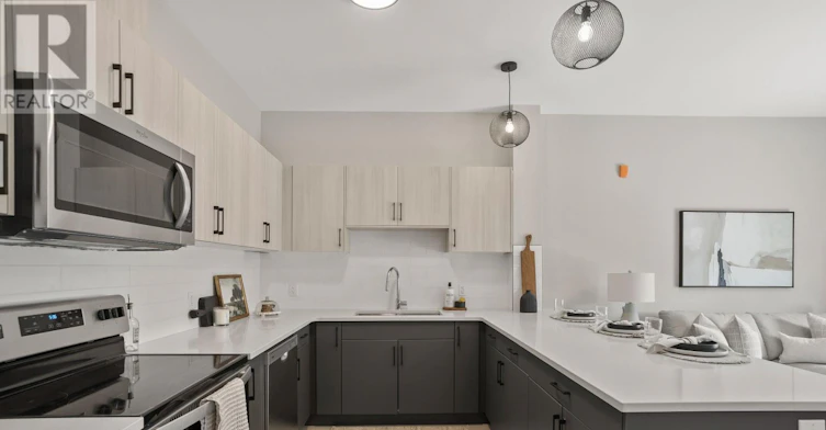 208-33318 Richmond Street, Lucan Biddulph, ON, N0M 2J0 - 4