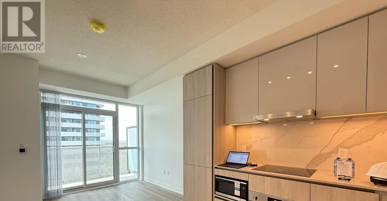 2015-8 Interchange Way, Vaughan, ON, L4K 0R2