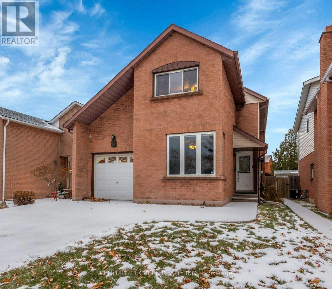 MAIN & UPPER-14 Clydebank Place, Hamilton, ON, L8E 4K2