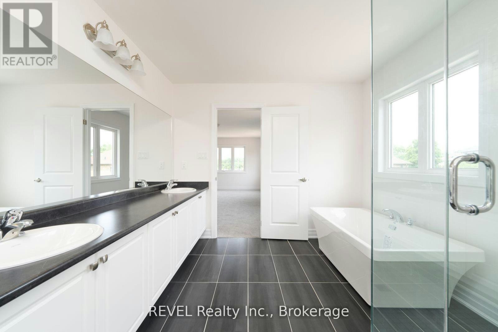 4568 Lyons Parkway, Niagara Falls, ON, L2E 6S6 - 19