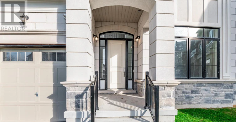 15 Kenneth Campbell Court, Aurora, ON, L4G 5Z4 - 3
