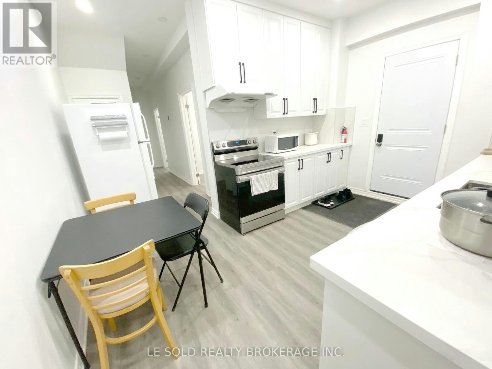 ROOM 103-81 Hallam Street, Toronto, ON, M6H 1W7 - 2