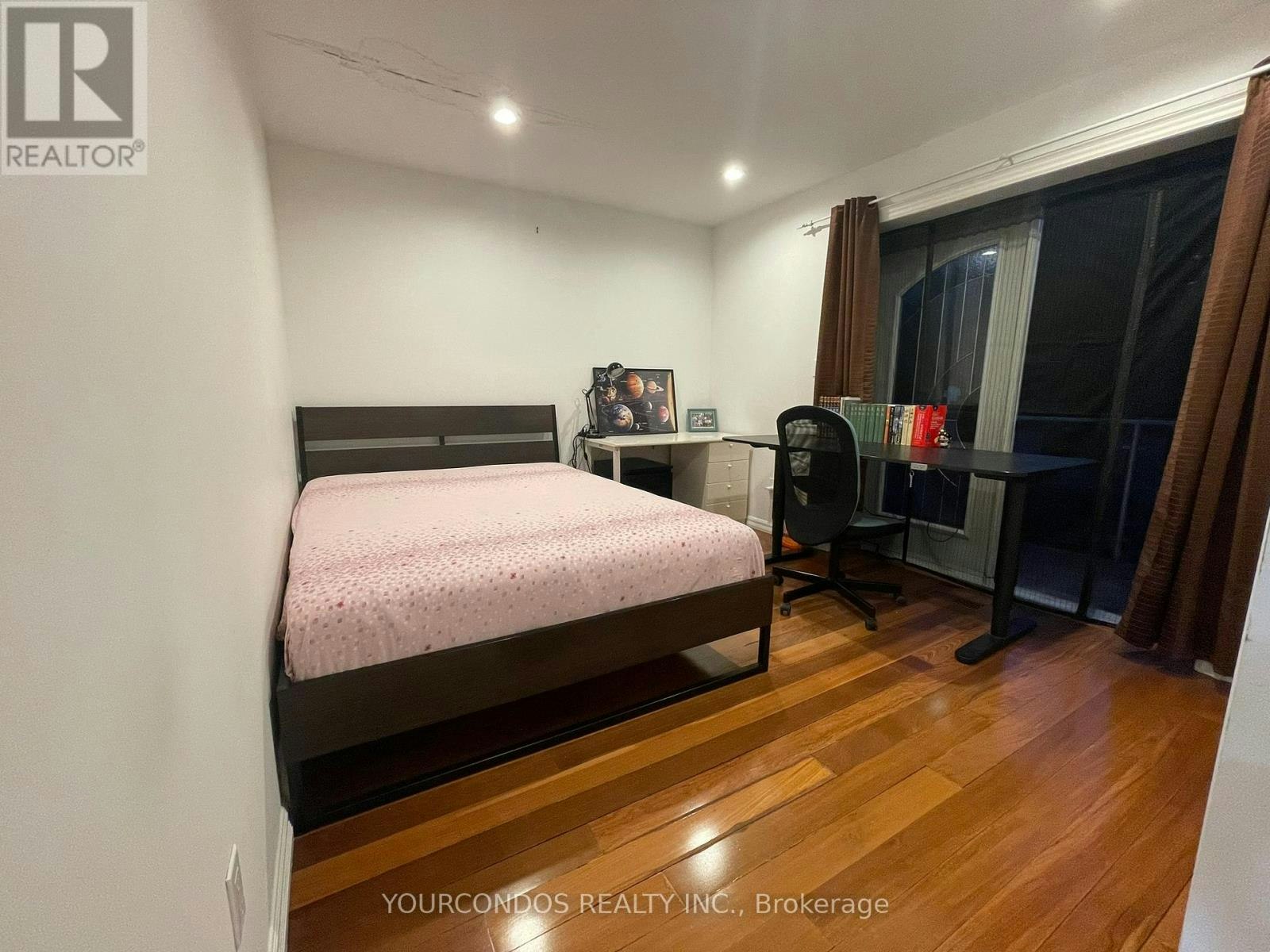 UPPER B-193 Brunswick Avenue, Toronto, ON, M5S 2M4 - 2