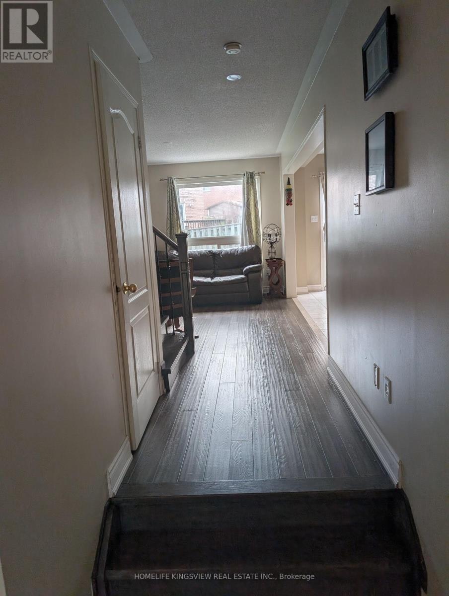 24 Farthingale Crescent, Brampton, ON, L7A 1R3 - 4