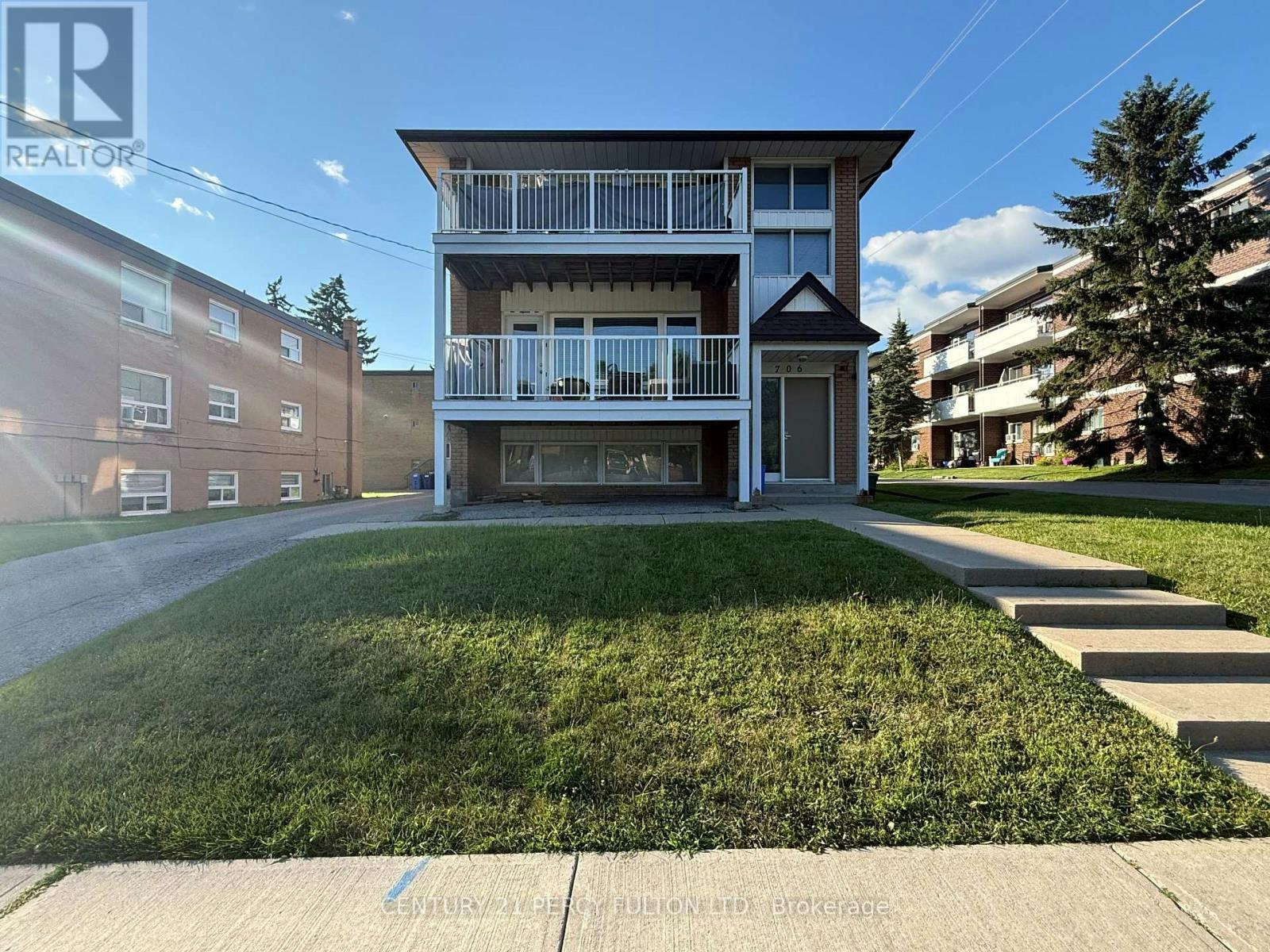 3-706 Dunlop Street W, Whitby, ON, L1N 1V5 - 2