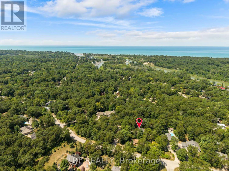 7806 Alfred Crescent, Lambton Shores, ON, N0M 2L0 - 7