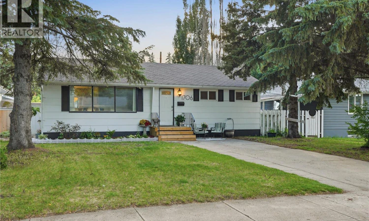 1706 Ewart Avenue