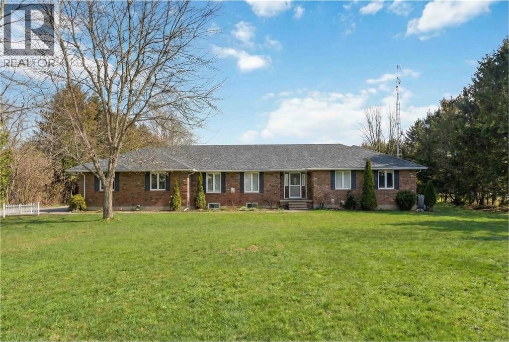 5386 Mandaumin Road, Plympton-Wyoming, ON, N7T 7H3
