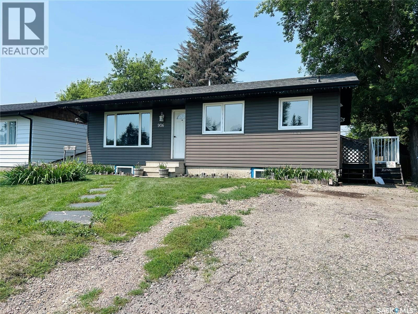 906 Ogilvie Street, Moosomin, SK, S0G 3N0