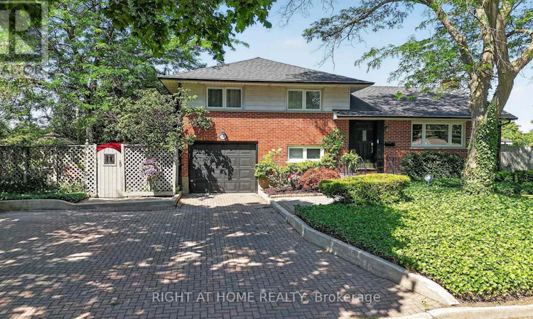 366 Burlington Crescent