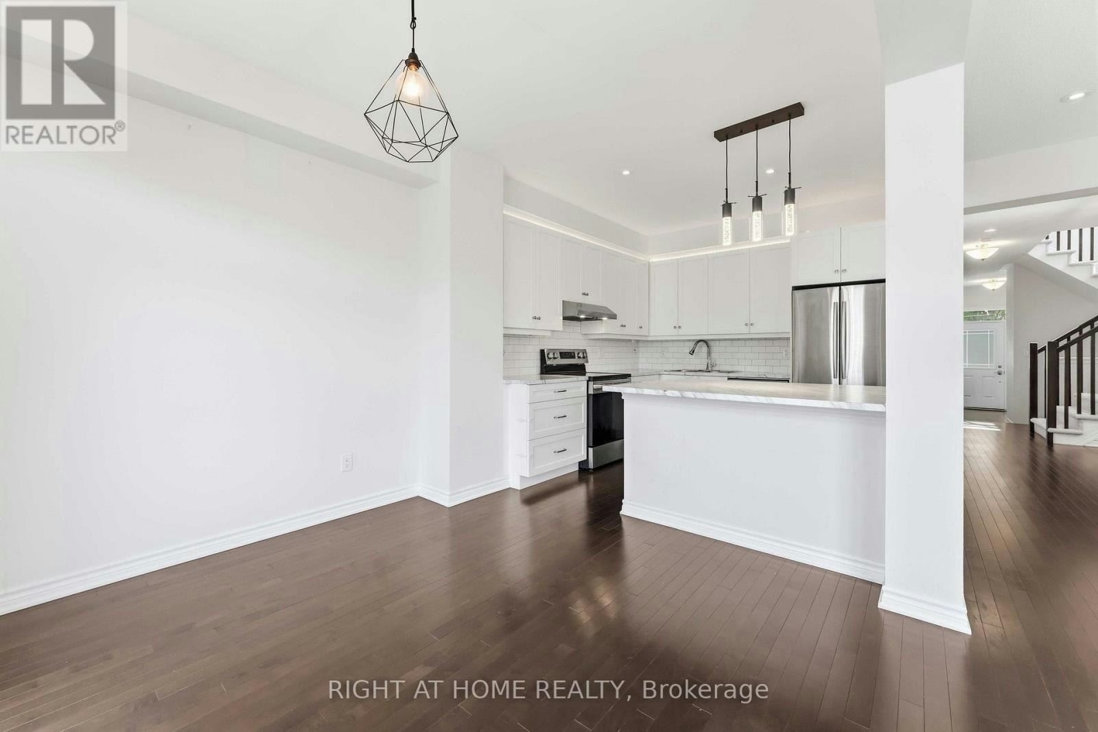 432 Meadowbreeze Drive, Ottawa, ON, K2M 0L2 - 4