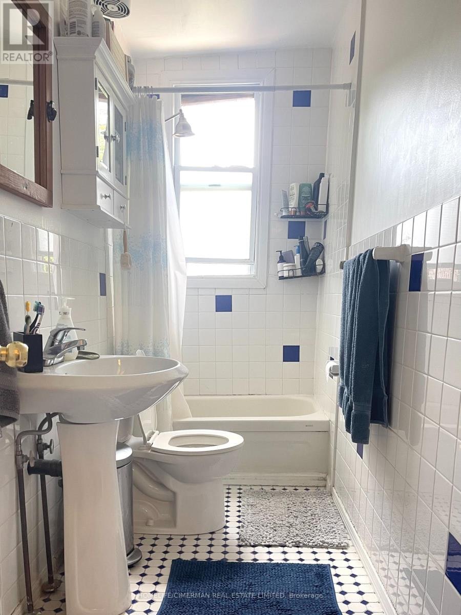 UPPER-6 Givins Street, Toronto, ON, M6J 2X6 - 10