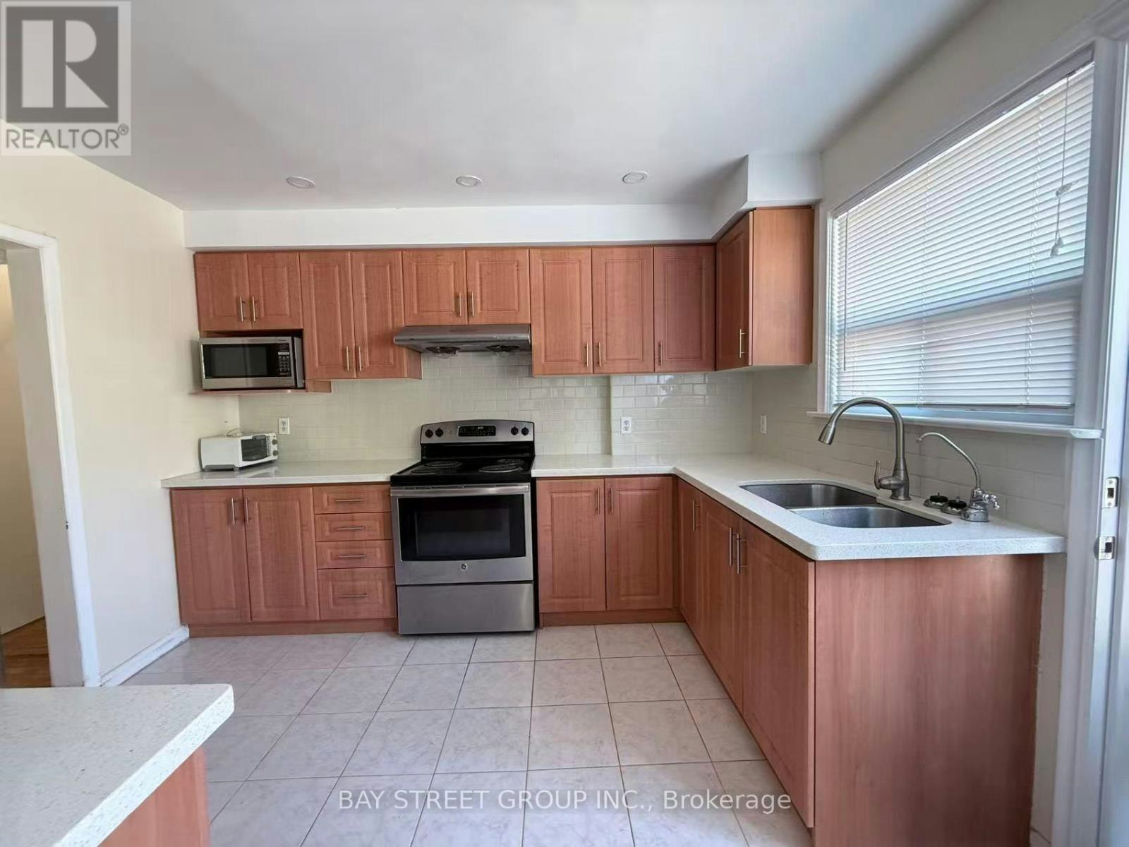 366 Highfield Road, Toronto, ON, M4L 2V6 - 9