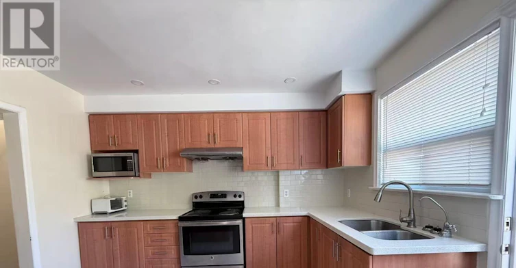 366 Highfield Road, Toronto, ON, M4L 2V6 - 9