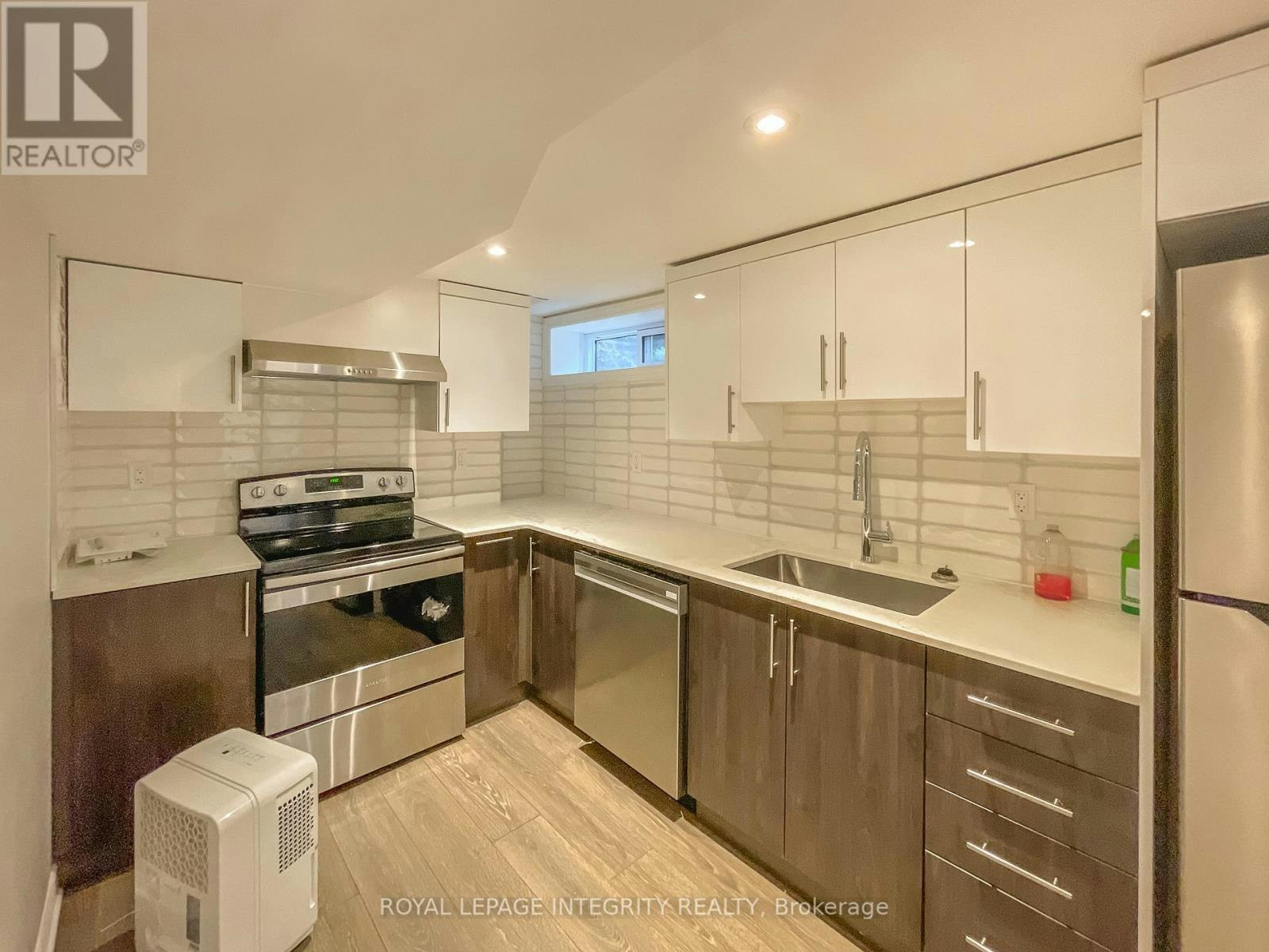 B-3420 Albion Road S, Ottawa, ON, K1V 8W3 - 3