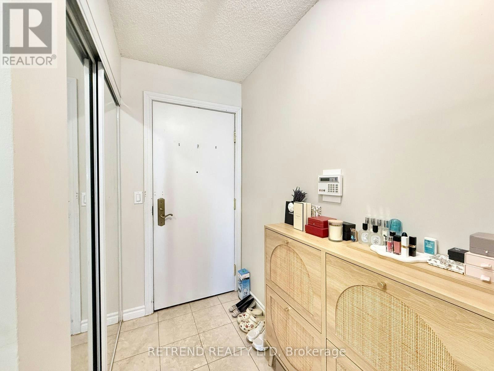 1011-18 Sommerset Way, Toronto, ON, M2N 6X5 - 2