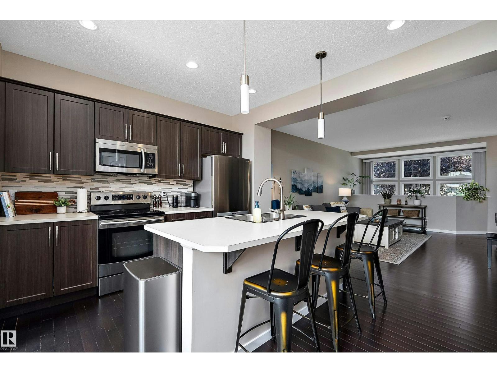 21915 99 Avenue NW, Edmonton, AB, T5T 4M5