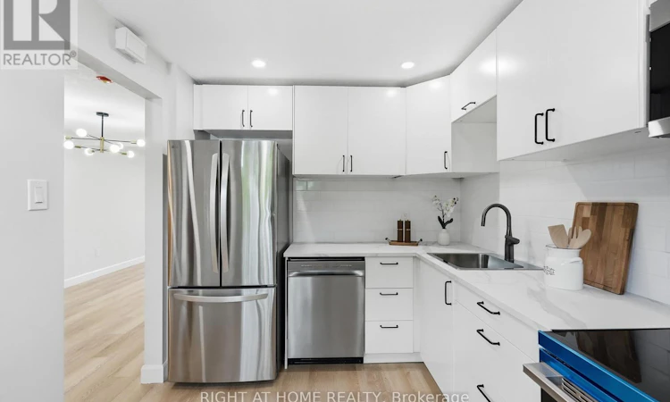 3-7874 Jeanne D'arc Boulevard