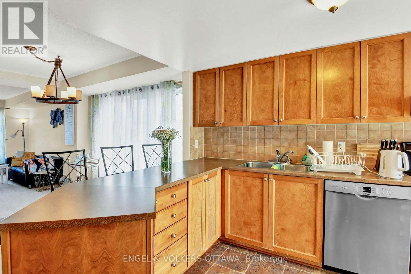 38 Lakepointe Drive, Ottawa, ON, K4A 5E3 - 13