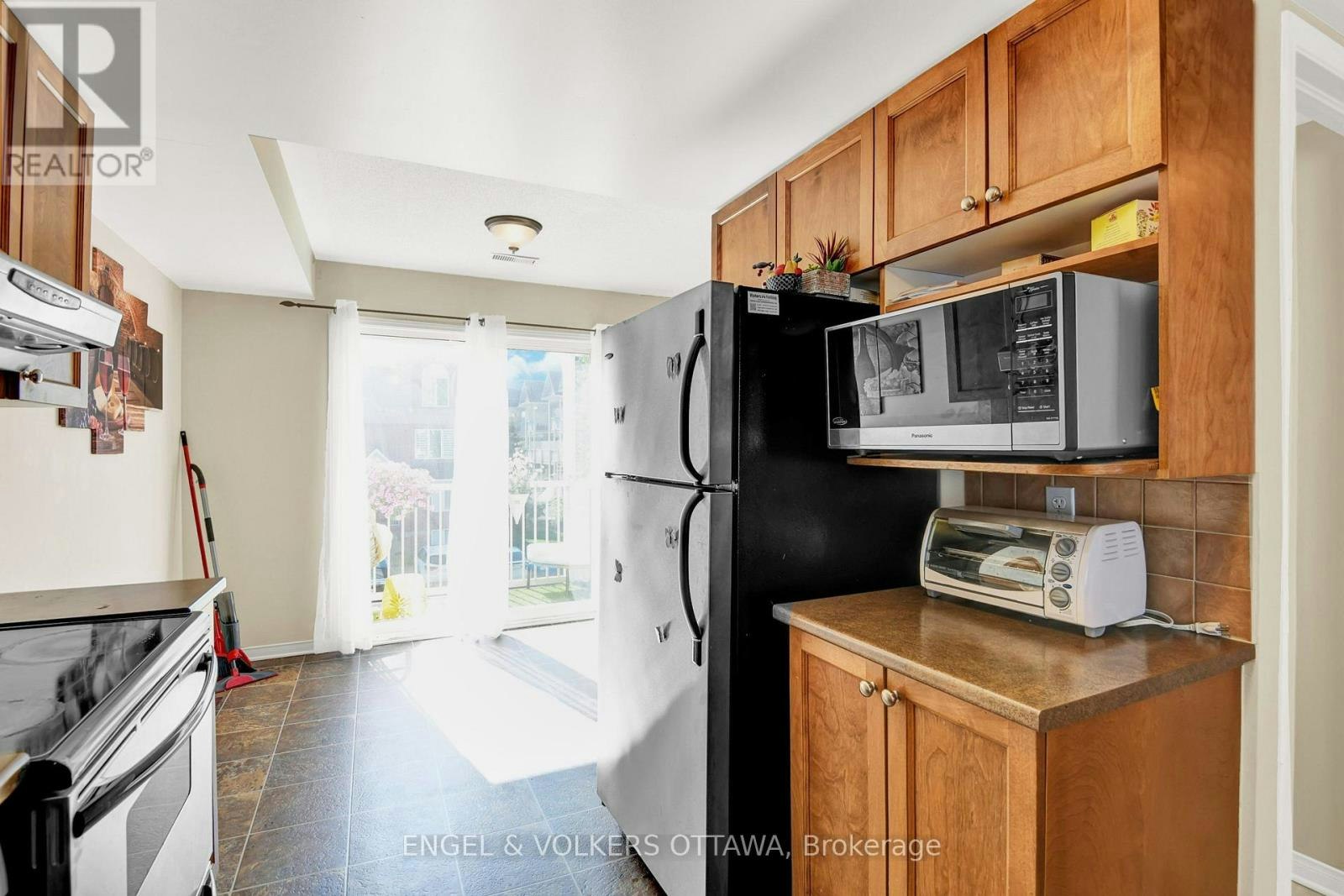 38 Lakepointe Drive, Ottawa, ON, K4A 5E3 - 14