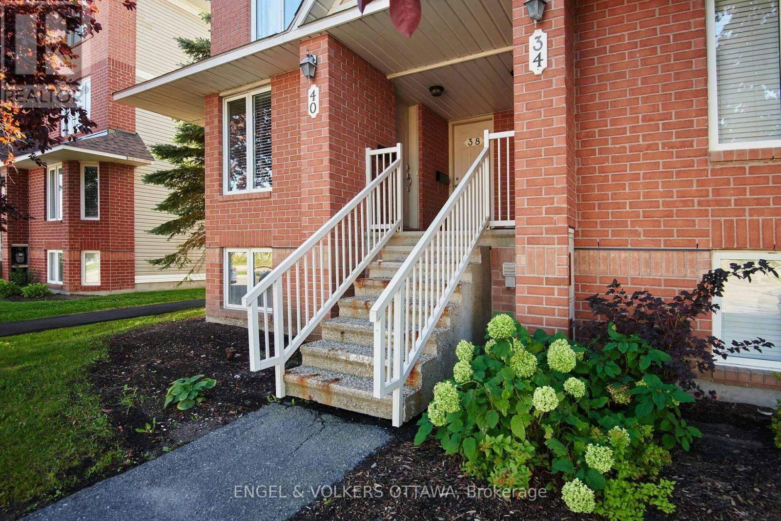 38 Lakepointe Drive, Ottawa, ON, K4A 5E3 - 2