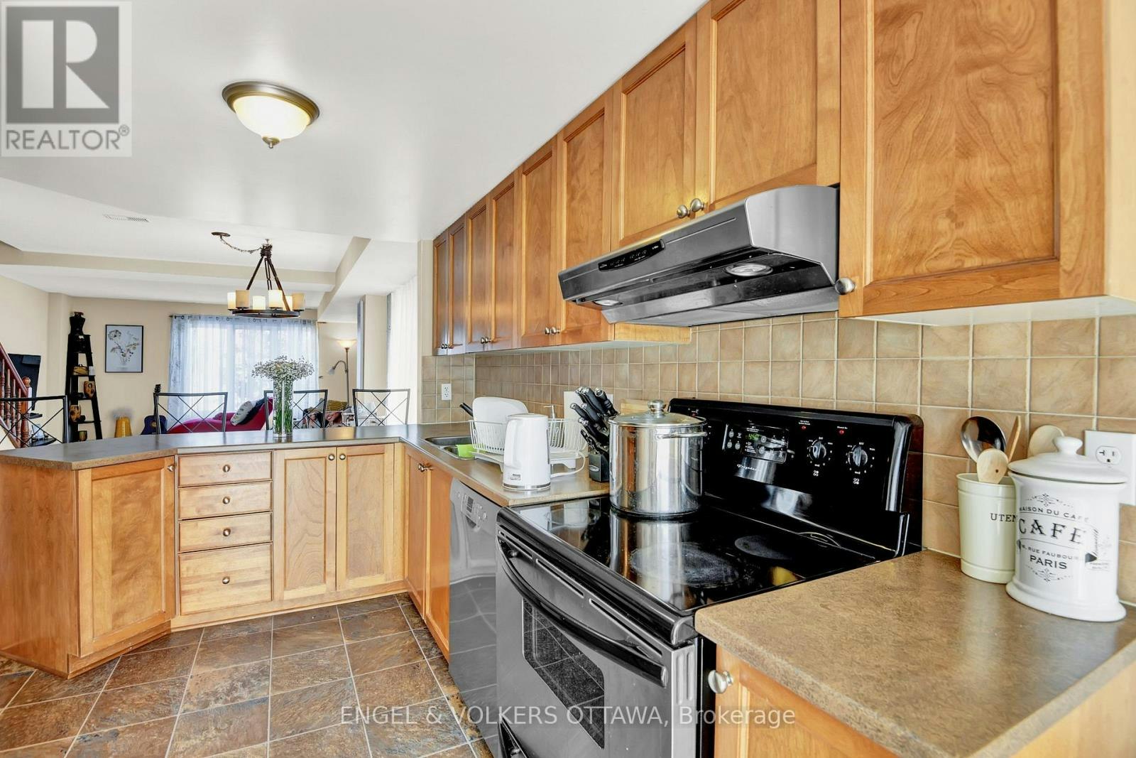 38 Lakepointe Drive, Ottawa, ON, K4A 5E3 - 17