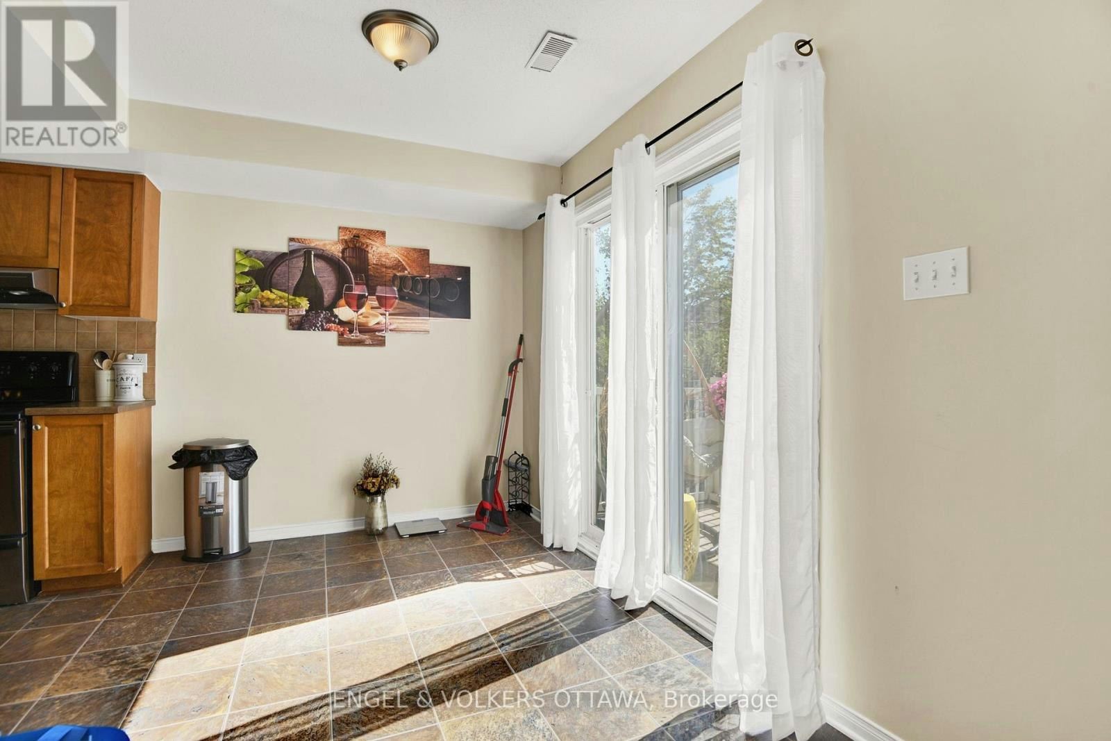 38 Lakepointe Drive, Ottawa, ON, K4A 5E3 - 19